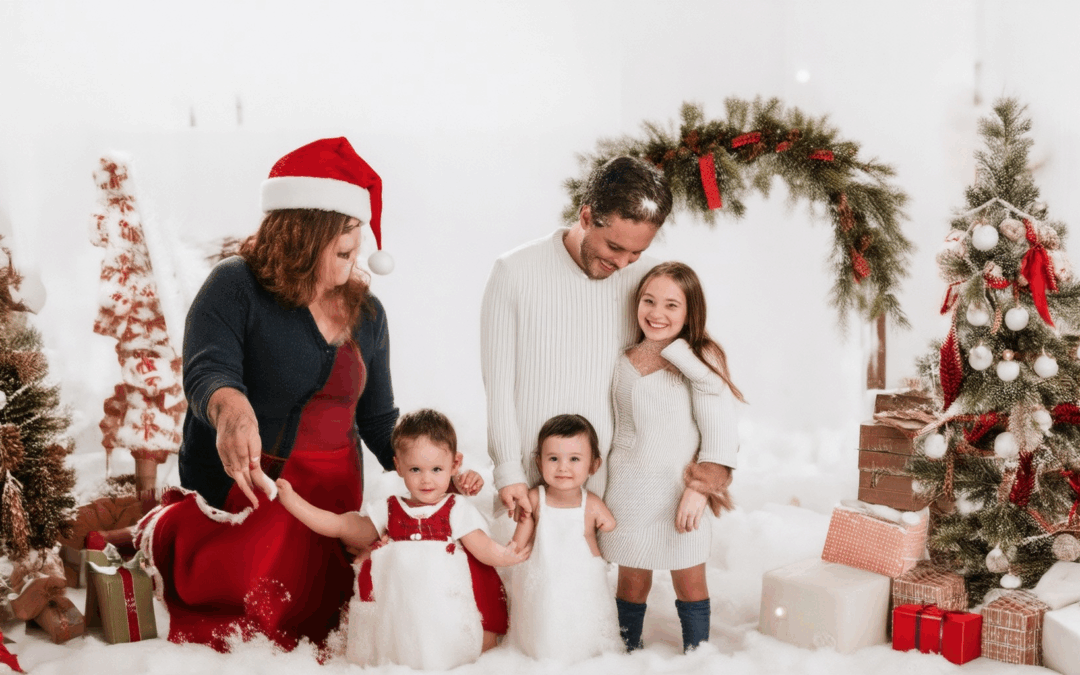 Capture the Perfect Holiday Family Photoshoot: Style Tips, Display Ideas, and More!